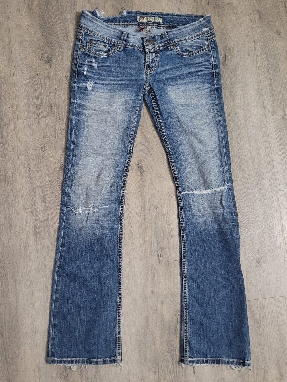 BKE Stella Womens Bootcut Jeans Blue Light Wash Distressed Low Rise 5-Pocket 27